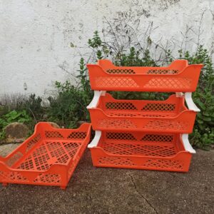 Etagères plastique orange