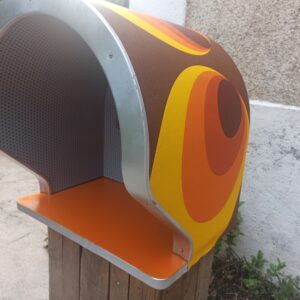 Cabine téléphonique orange