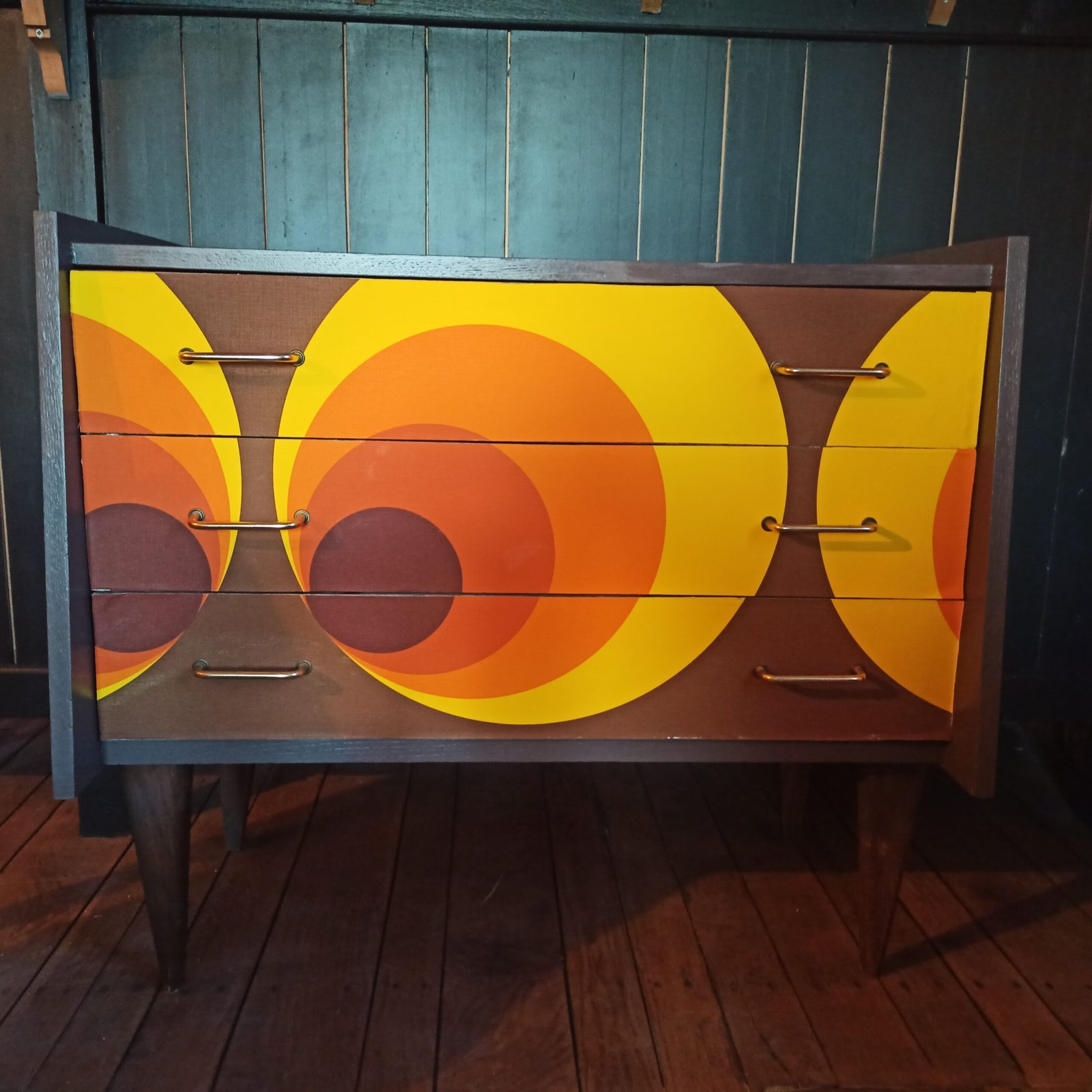 Commode vintage orange