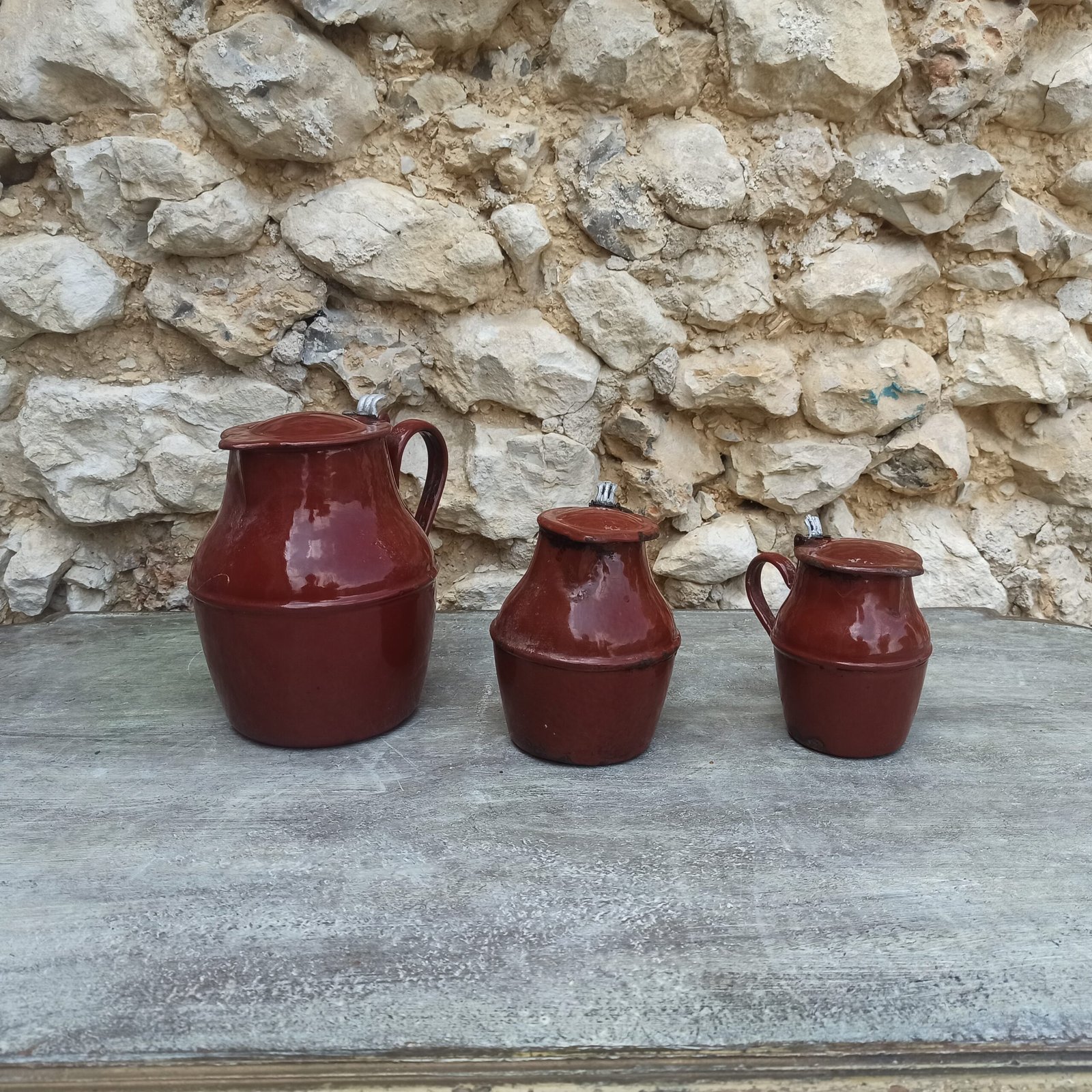 Pichets émaillés