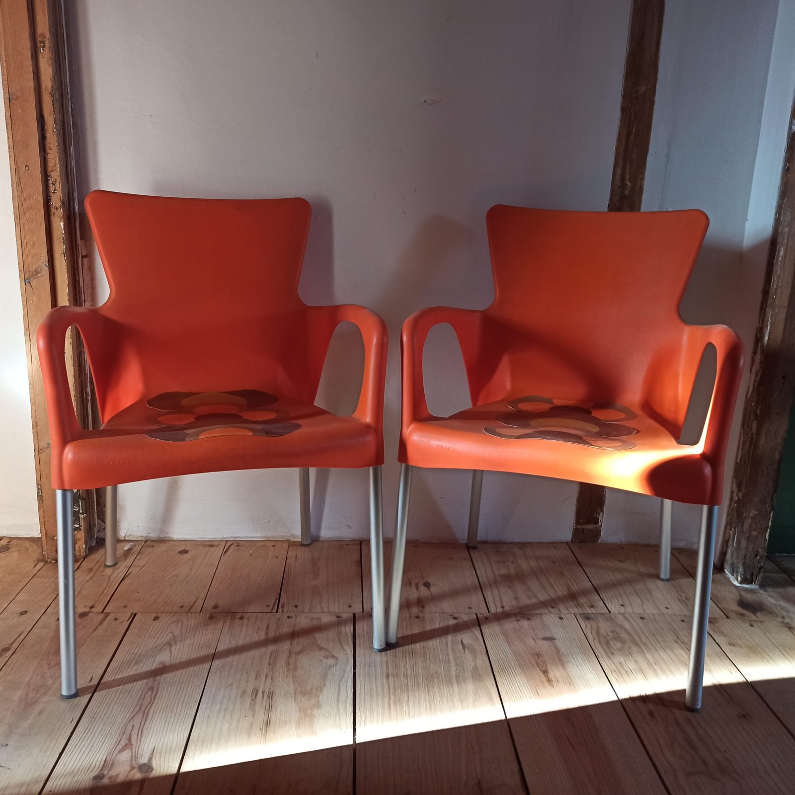 Fauteuils orange plastique – Image 2