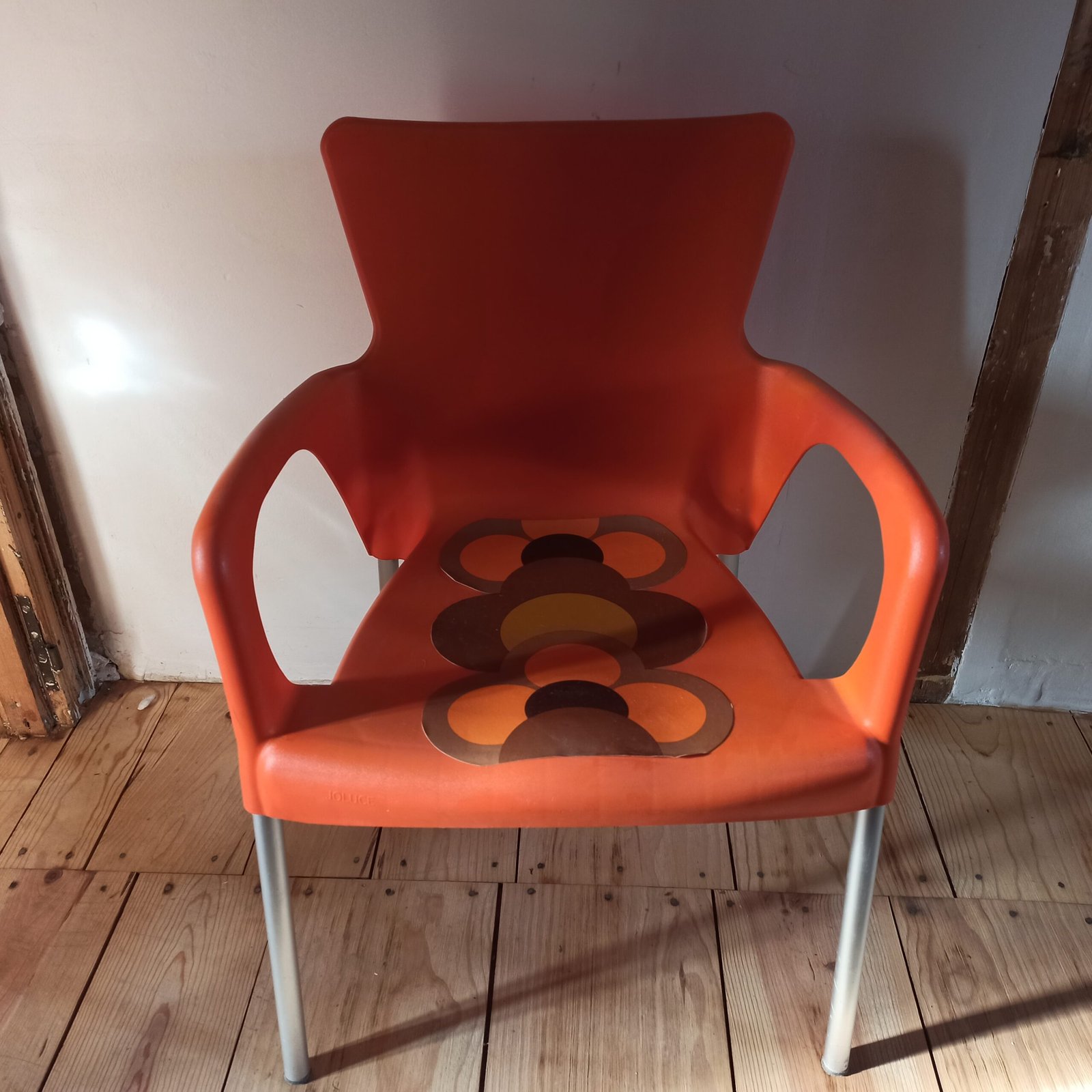 Fauteuils orange plastique – Image 3