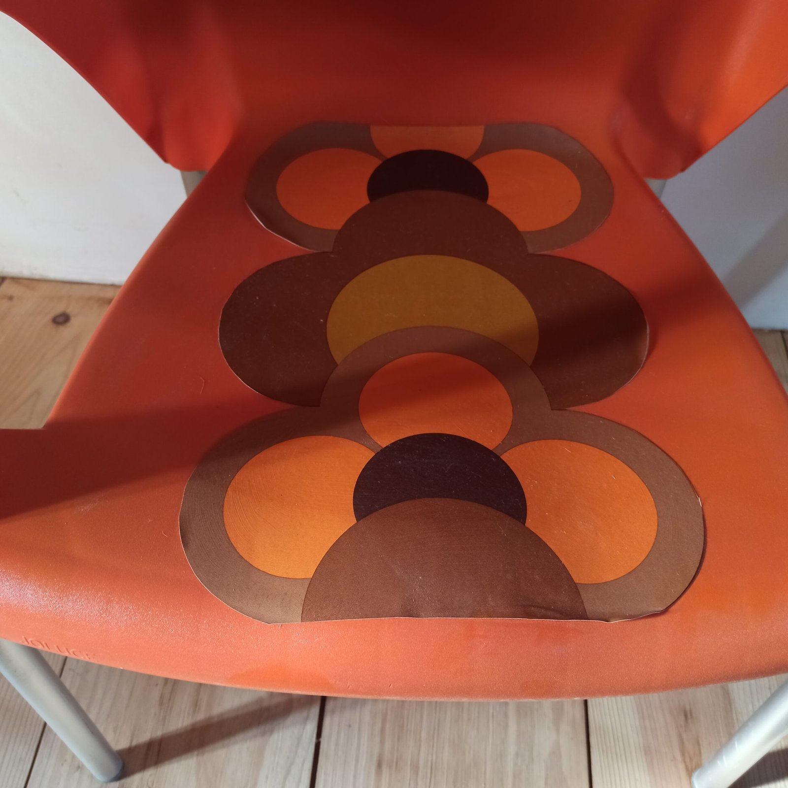 Fauteuils orange plastique – Image 4