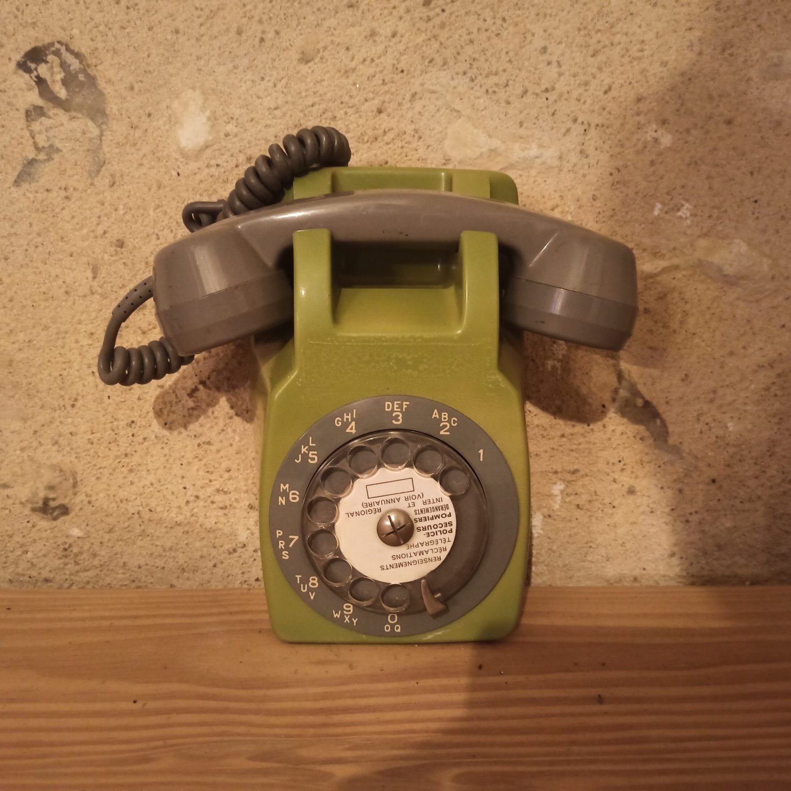 Téléphone mural vert – Image 2